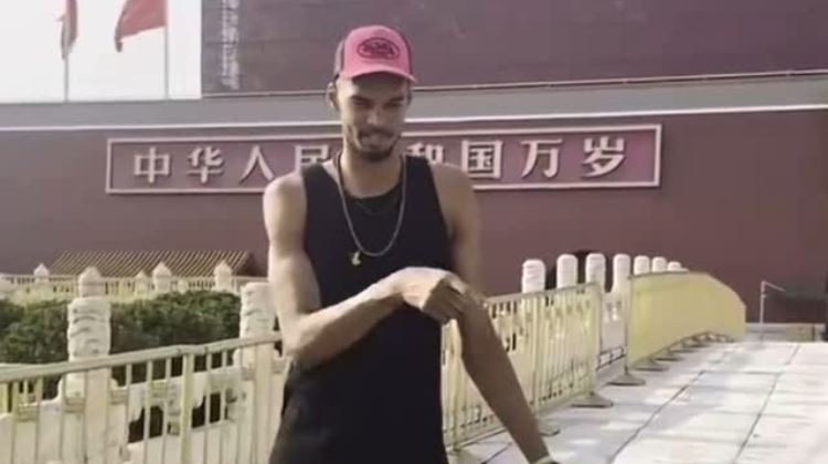 ?文班离开少林寺后还前往北京天安门广场瞻仰了一番！